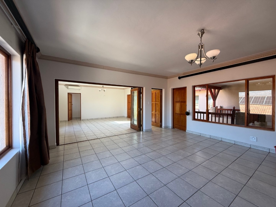 5 Bedroom Property for Sale in Birdwood Estate North West
